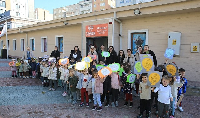 Bayrampaşalı miniklerden çocuk hakları günü kutlaması